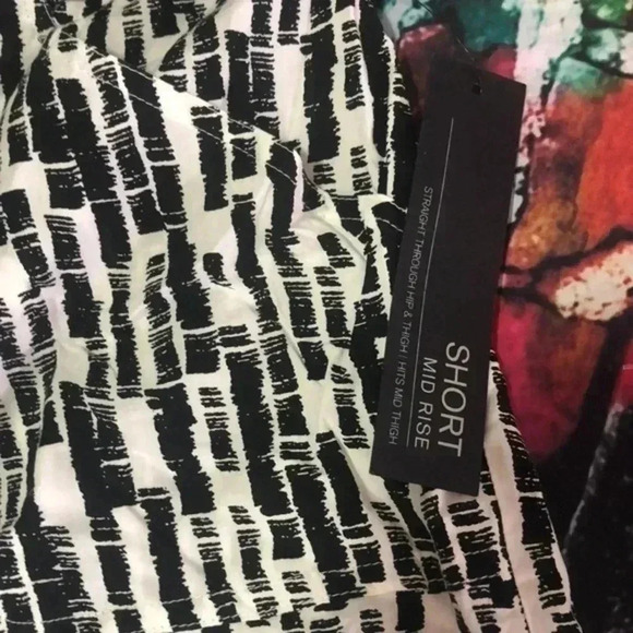 Apt 9 short‎ plus size 14 mid rise black/white - Picture 2 of 10